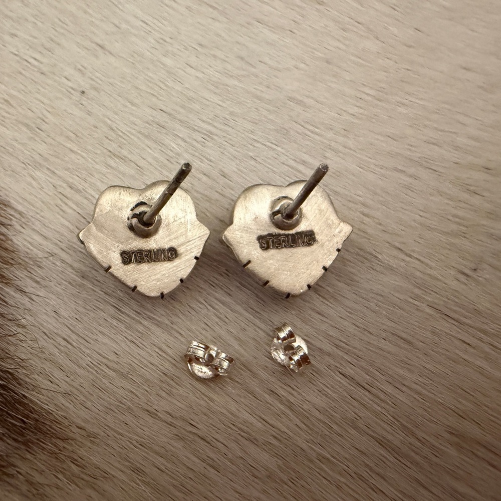 ❤️ Queen Pink Conch Navajo Style Heart Stud Earrings Matte Brushed Sterling 3.9G - Picture 6 of 14